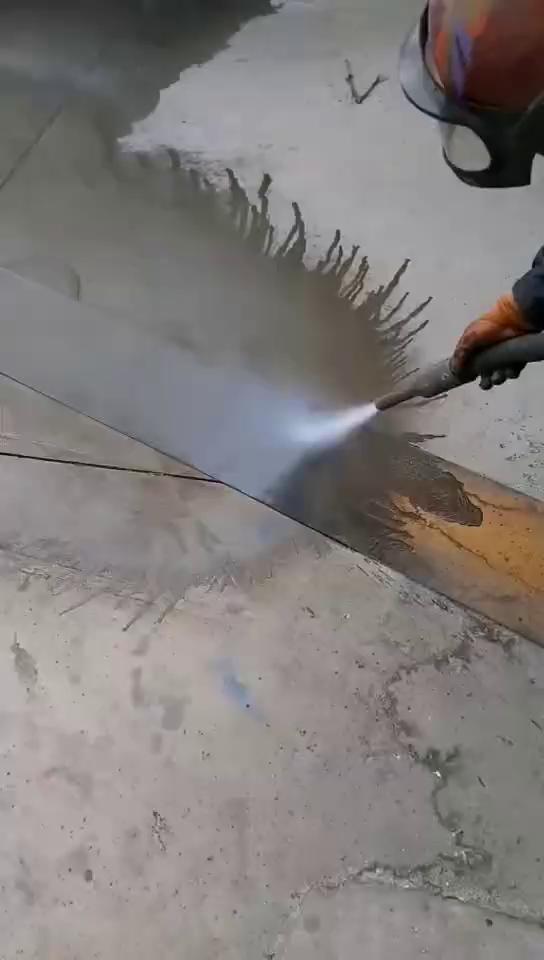 开放式水喷砂机工作视频